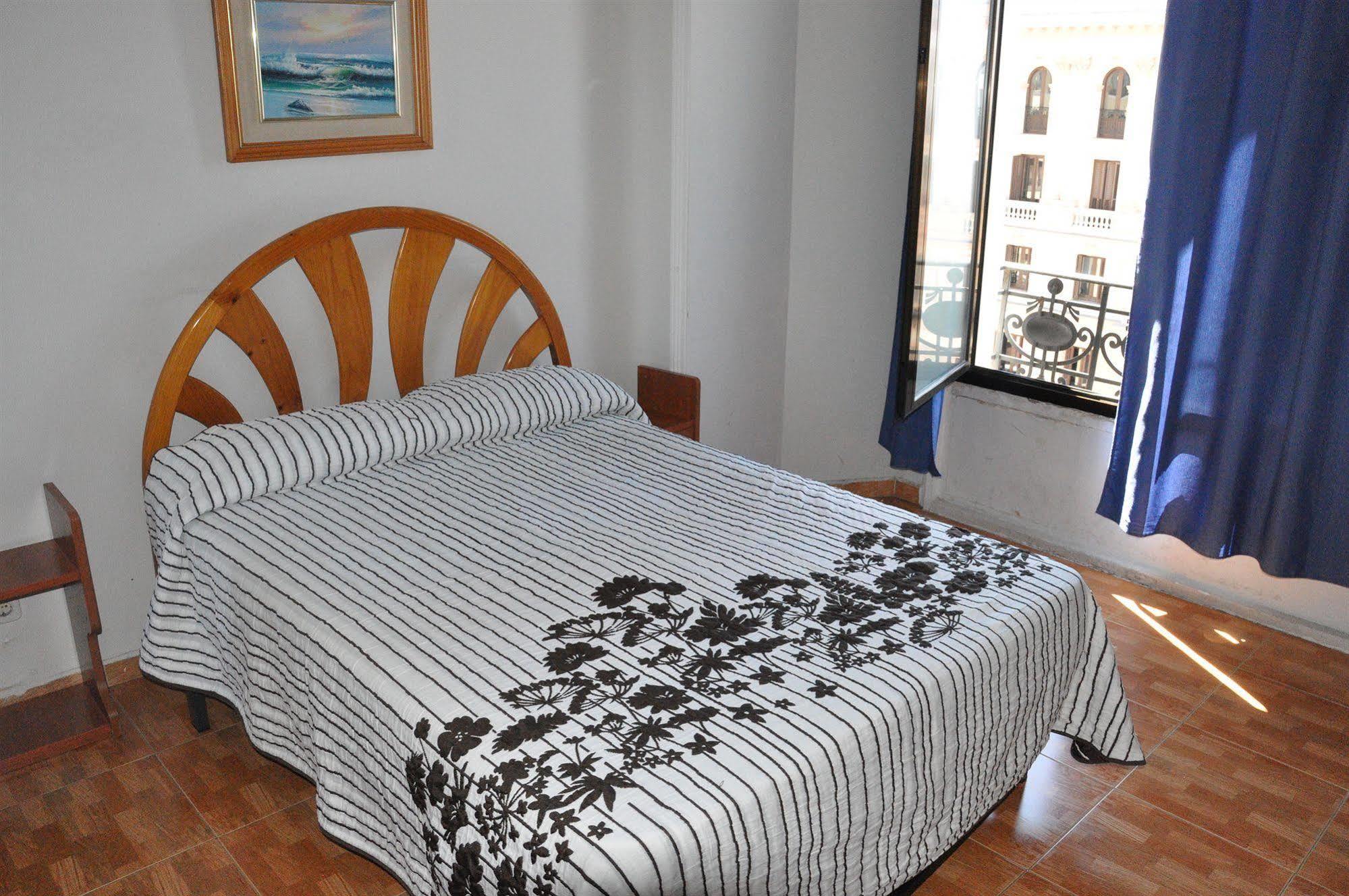 Hostal Miami Madrid Exterior photo